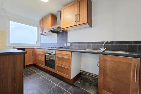 2 bedroom flat to rent, Beaver Tower, Mansell Close, Eastwood