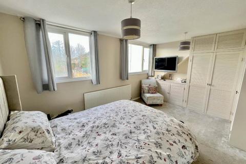 76 Bryncastell, Bow Street, SY24 5DF