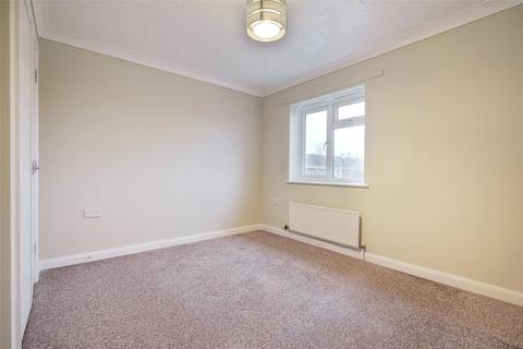 3 bedroom terraced house to rent, Dunstans Drive, Wokingham RG41