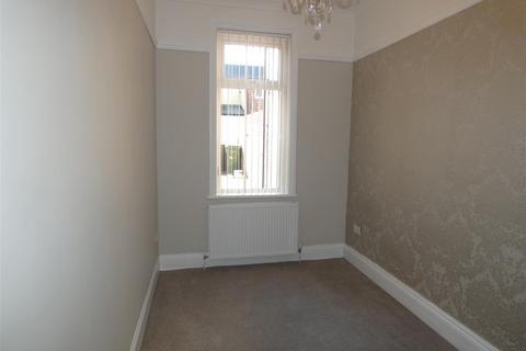 2 bedroom apartment to rent, Laurel Terrace, Holywell