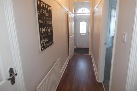 2 bedroom apartment to rent, Laurel Terrace, Holywell