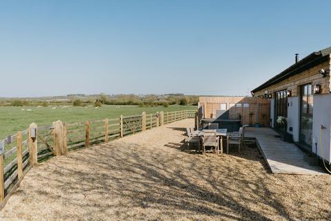 4 bedroom barn conversion to rent, Lyddington Road, Caldecott LE16