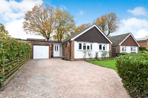 3 bedroom bungalow for sale, Carleton Close, Hook RG27