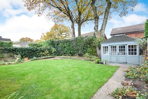 3 bedroom bungalow for sale, Carleton Close, Hook RG27