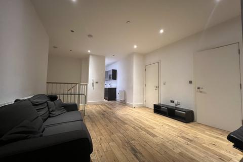 4 bedroom apartment to rent, Balmes Road, London N1