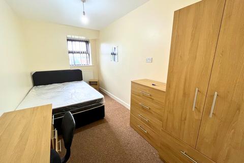 4 bedroom apartment to rent, Belle Vue Road, Leeds LS3