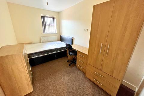 4 bedroom apartment to rent, Belle Vue Road, Leeds LS3