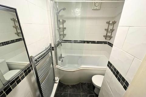 4 bedroom apartment to rent, Belle Vue Road, Leeds LS3