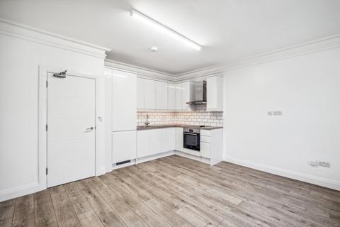 3 bedroom flat to rent, Danemere Street, London