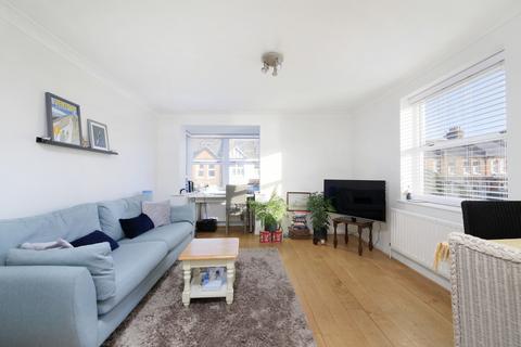 2 bedroom flat to rent, Dovecote Gardens, Mortlake, London
