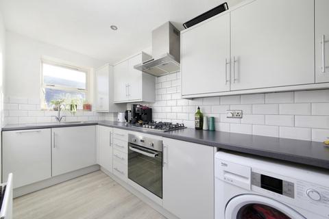 2 bedroom flat to rent, Dovecote Gardens, Mortlake, London