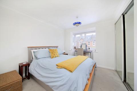 2 bedroom flat to rent, Dovecote Gardens, Mortlake, London