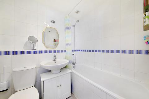 2 bedroom flat to rent, Dovecote Gardens, Mortlake, London