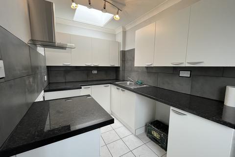 2 bedroom flat to rent, Manor Way, PETERBOROUGH PE6