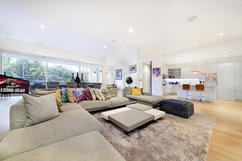 4 bedroom flat for sale, Osiers Road, London