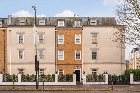 2 bedroom flat to rent, Alderney Court, 70 Trafalgar Road, London