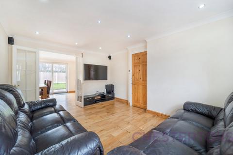 4 bedroom detached house to rent, Trader Road, London