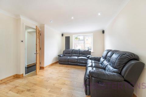 4 bedroom detached house to rent, Trader Road, London