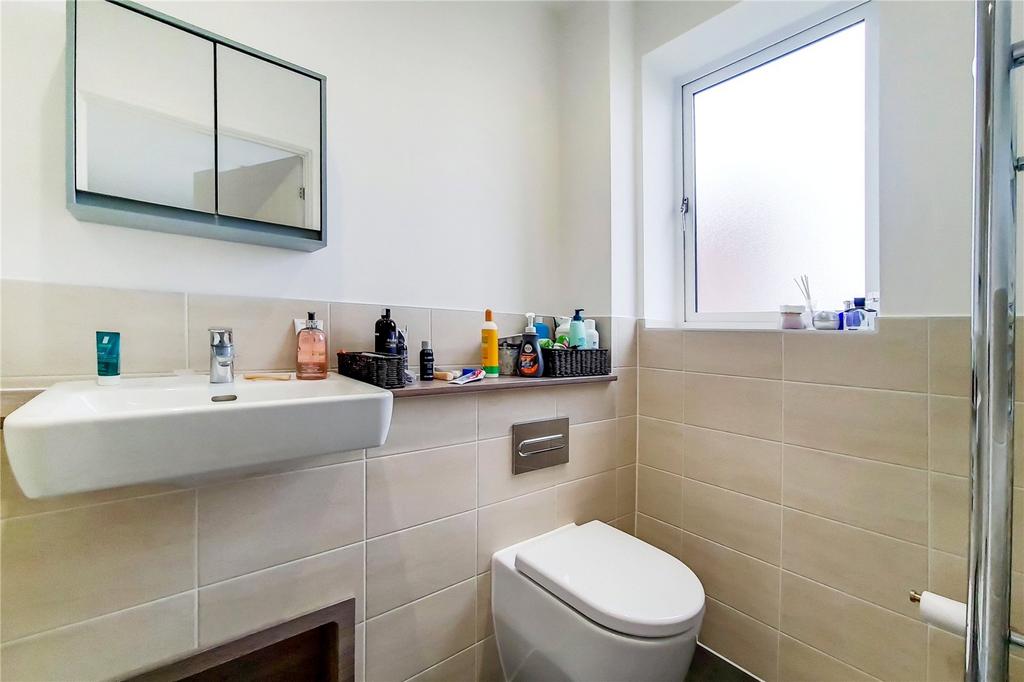 Master En-Suite 2