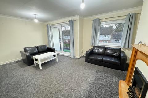 2 bedroom flat to rent, Alan Breck Gardens, Drum Brae, Edinburgh, EH4