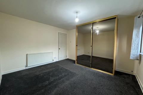 2 bedroom flat to rent, Alan Breck Gardens, Drum Brae, Edinburgh, EH4