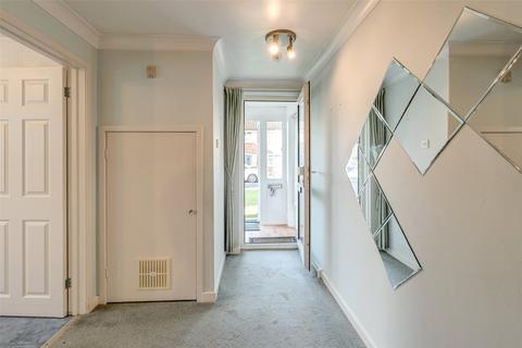 2 bedroom flat for sale, Chatsmore Crescent, Goring-by-Sea, Worthing, West Sussex, BN12