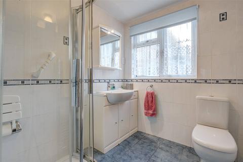 33 Chatsmore Crescent, Goring By Sea, Worthing, BN12 5AA