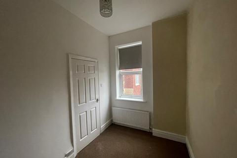 2 bedroom flat to rent, Asher Street, Gateshead NE10