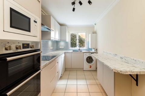 2 bedroom flat to rent, The Downs, Wimbledon