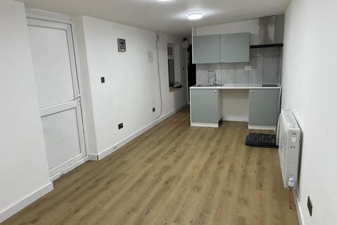 Studio to rent, Rainham Road, Rainham RM13