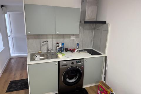 Studio to rent, Rainham Road, Rainham RM13