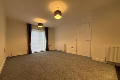 2 bedroom apartment to rent, Lambwath Hall Court, HU7