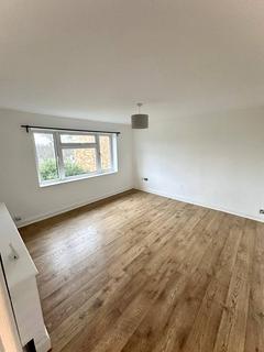 2 bedroom flat to rent, Oxford Close, EN8