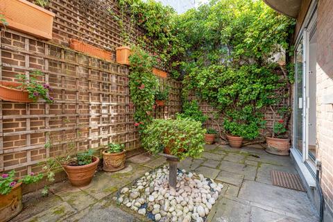 8 bedroom terraced house for sale, Farm Street, London W1J