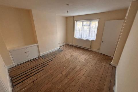 2 bedroom end of terrace house for sale, Dellfield Road, Hatfield