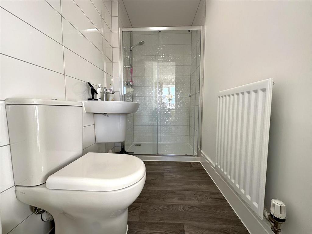 En-Suite Shower Room 809