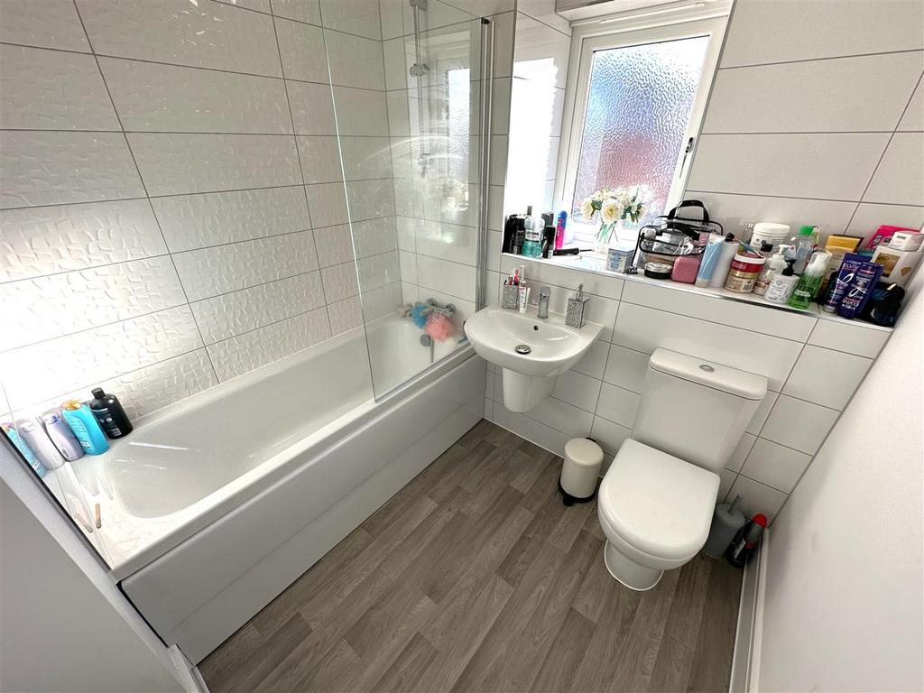Family Bathroom 823