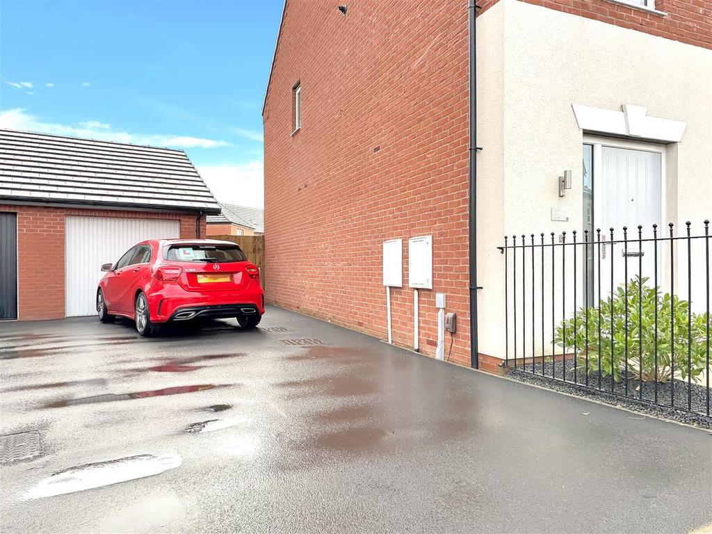 GARAGE &amp; Driveway 507