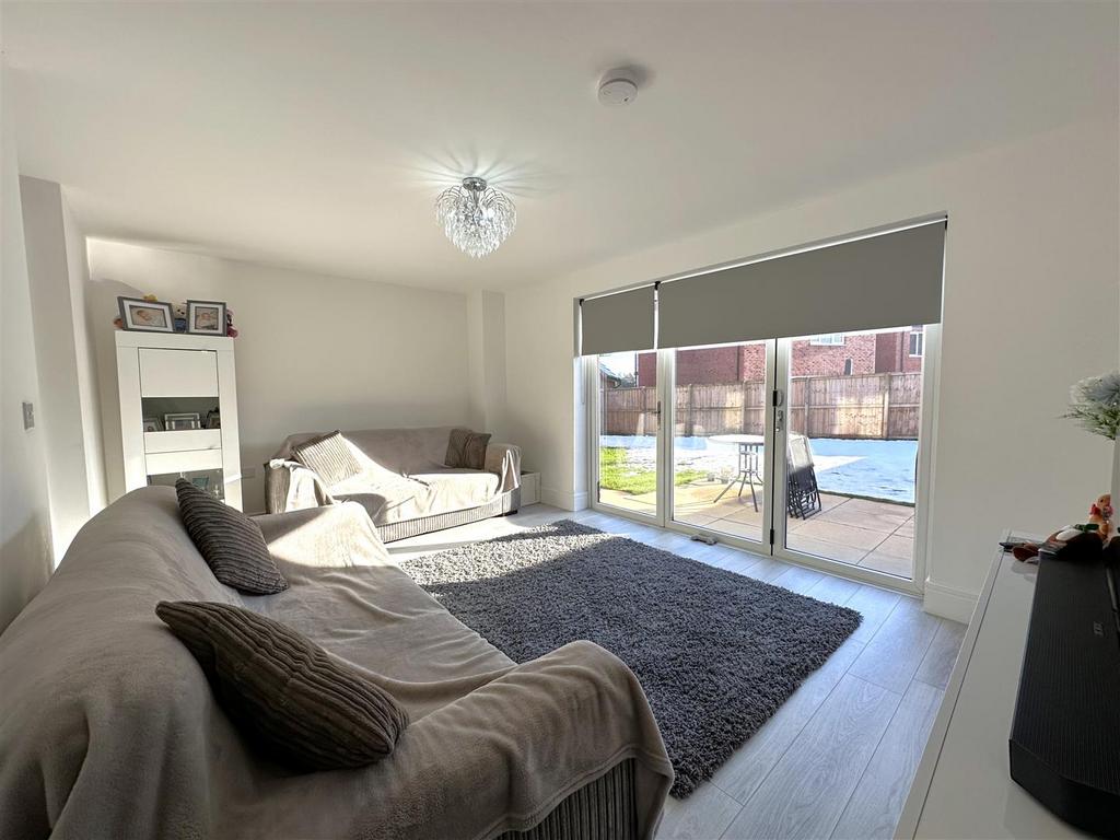 Sizeable Living Room 826