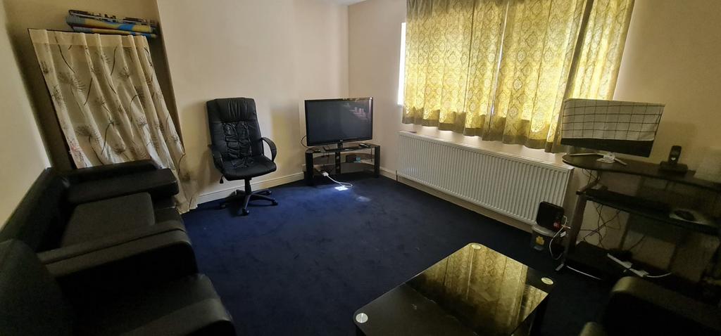 1 Bed First Floor Flat in E12!