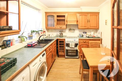 3 bedroom end of terrace house for sale, St. Keverne Road, London, SE9