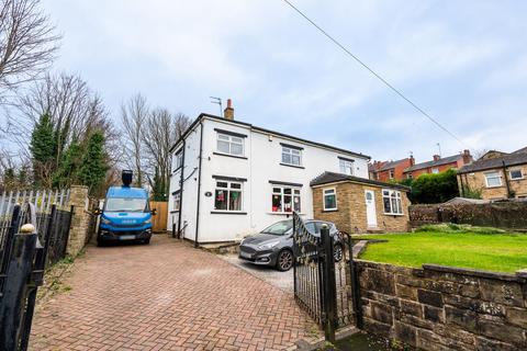 3 bedroom detached house for sale, Carlinghow Lane, Batley, WF17