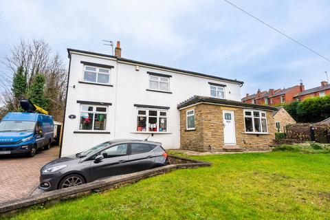 3 bedroom detached house for sale, Carlinghow Lane, Batley, WF17