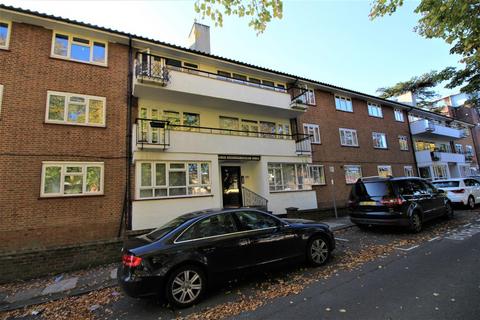 2 bedroom flat to rent, Regents Court, Stonegrove, Edgware, HA8