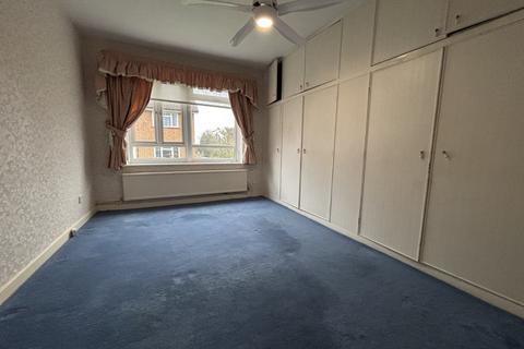 2 bedroom flat to rent, Regents Court, Stonegrove, Edgware, HA8