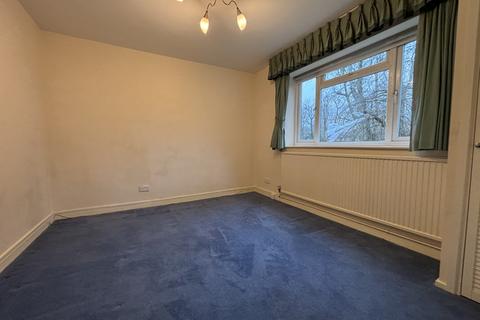 2 bedroom flat to rent, Regents Court, Stonegrove, Edgware, HA8