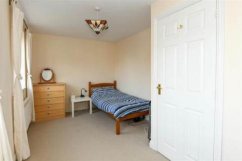 7 Bishopsmead, Staverton, Trowbridge, BA14 8BW