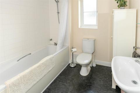 7 Bishopsmead, Staverton, Trowbridge, BA14 8BW