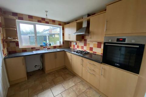 3 bedroom end of terrace house to rent, Taunton Avenue, Corby NN18