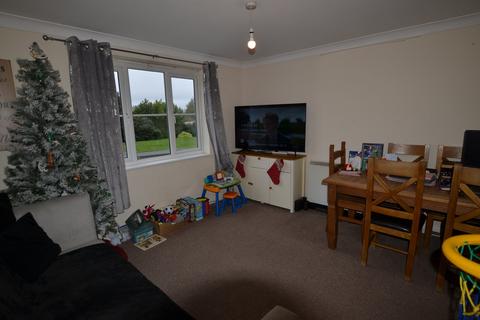 2 bedroom ground floor flat to rent, Fellowes Road, Peterborough, PE2